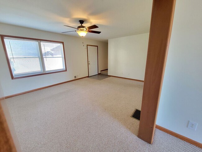 Building Photo - 4Bed/3.5Bath Townhouse in Med Center Area ...