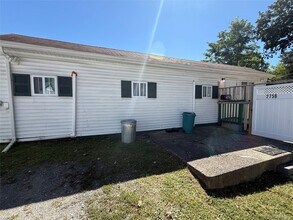 Building Photo - 275 Robinson Ave