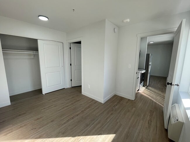 Building Photo - 404 E 5600 S