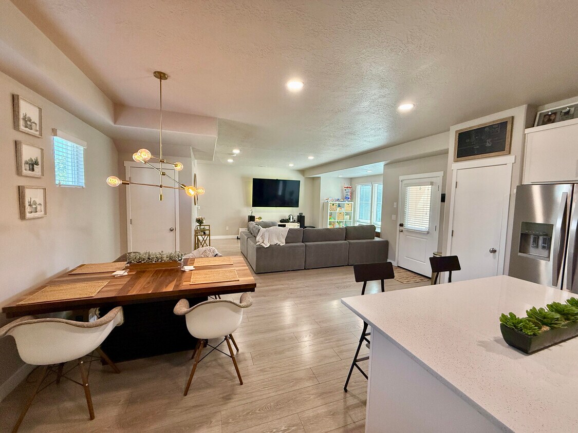 Photo - 4997 W Daybreak Pkwy (South Jordan, UT)