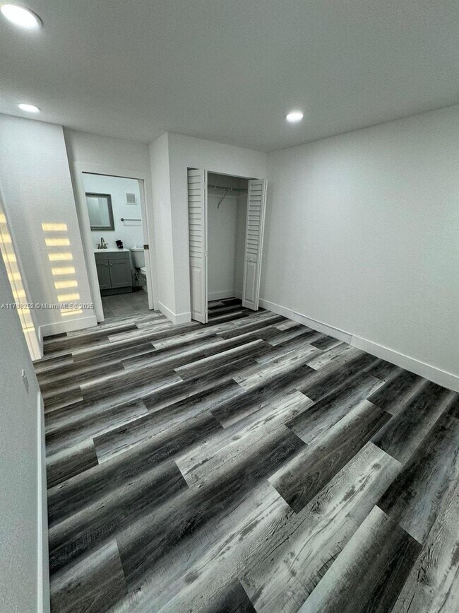 Foto del edificio - 17621 NW 42nd Ave