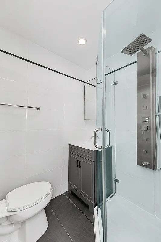 Building Photo - 404 W 22nd St