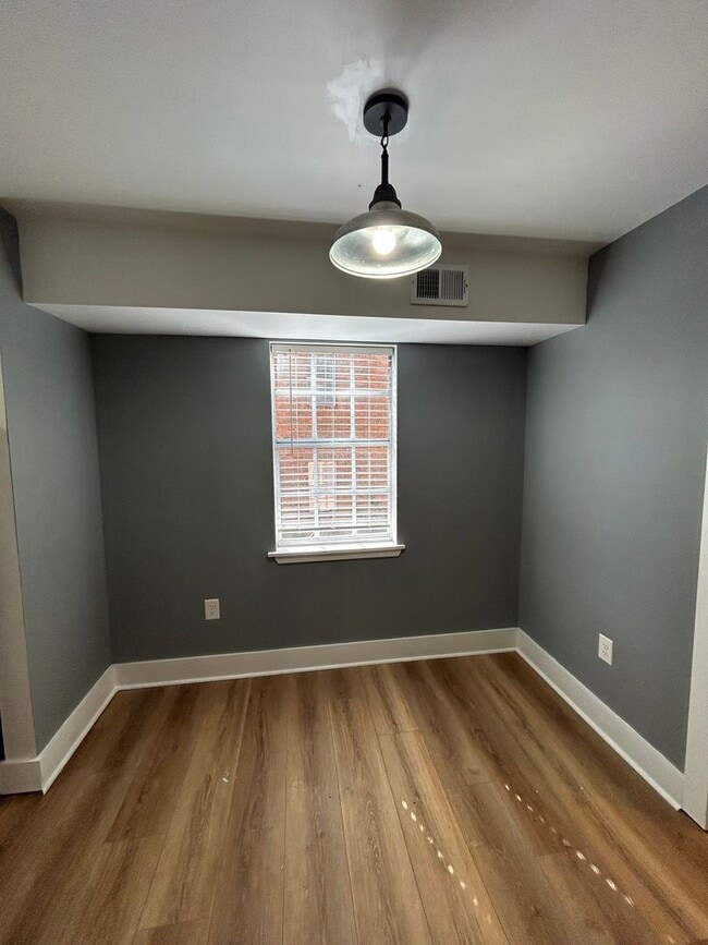 Building Photo - Townhome For Rent In Vestavia Hills!!! Ava...