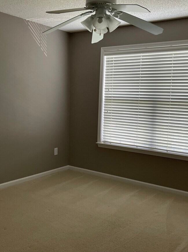 Foto del edificio - 5705 Falling Water Terrace