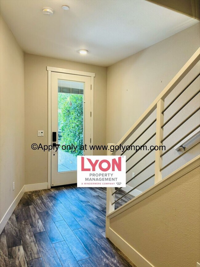 Foto del edificio - Gorgeous Rare MIDTOWN Rental w/ Rooftop Pa...