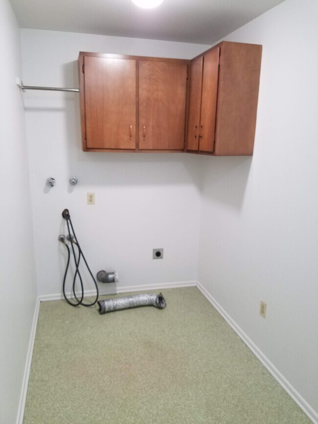Laundry - 619 Jessup St