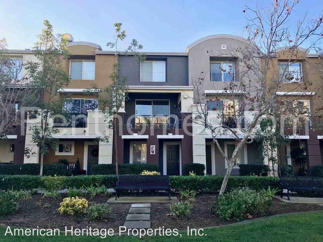 Foto principal - 8736 Esplanade Park Ln