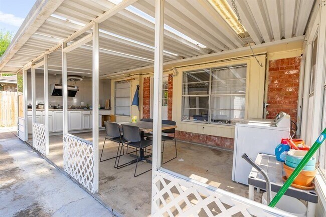 Building Photo - 7202 Eichler Dr