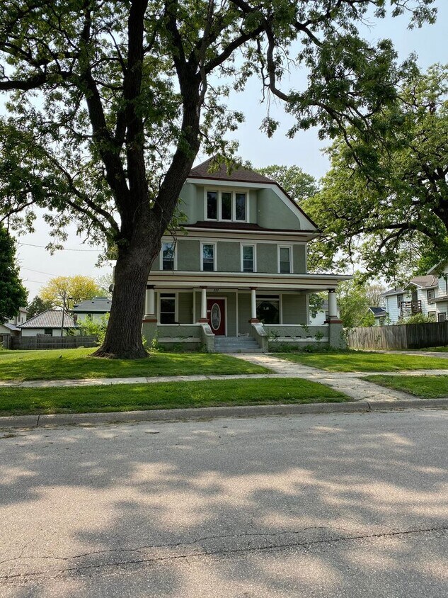 Foto principal - 227 N Washington St