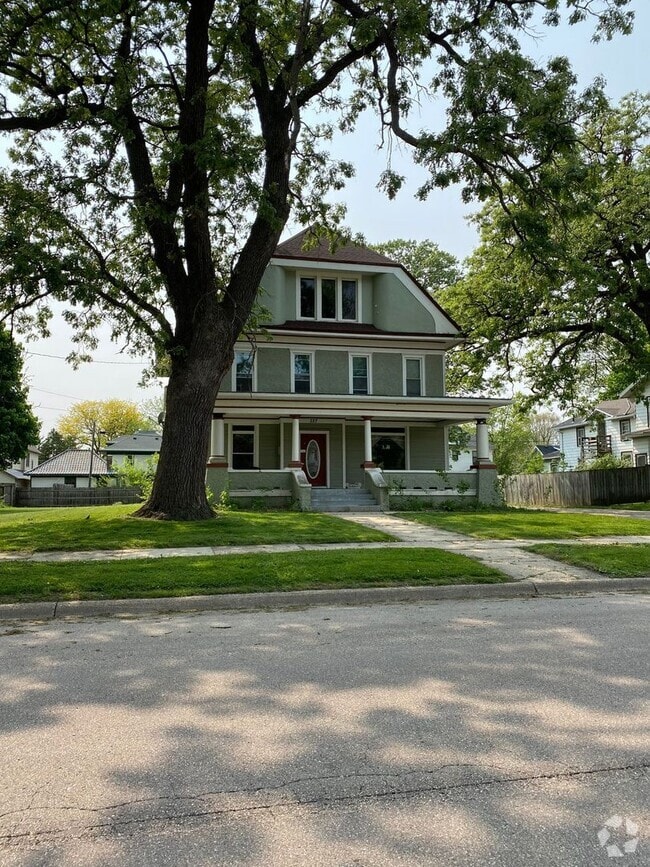 Building Photo - 227 N Washington St