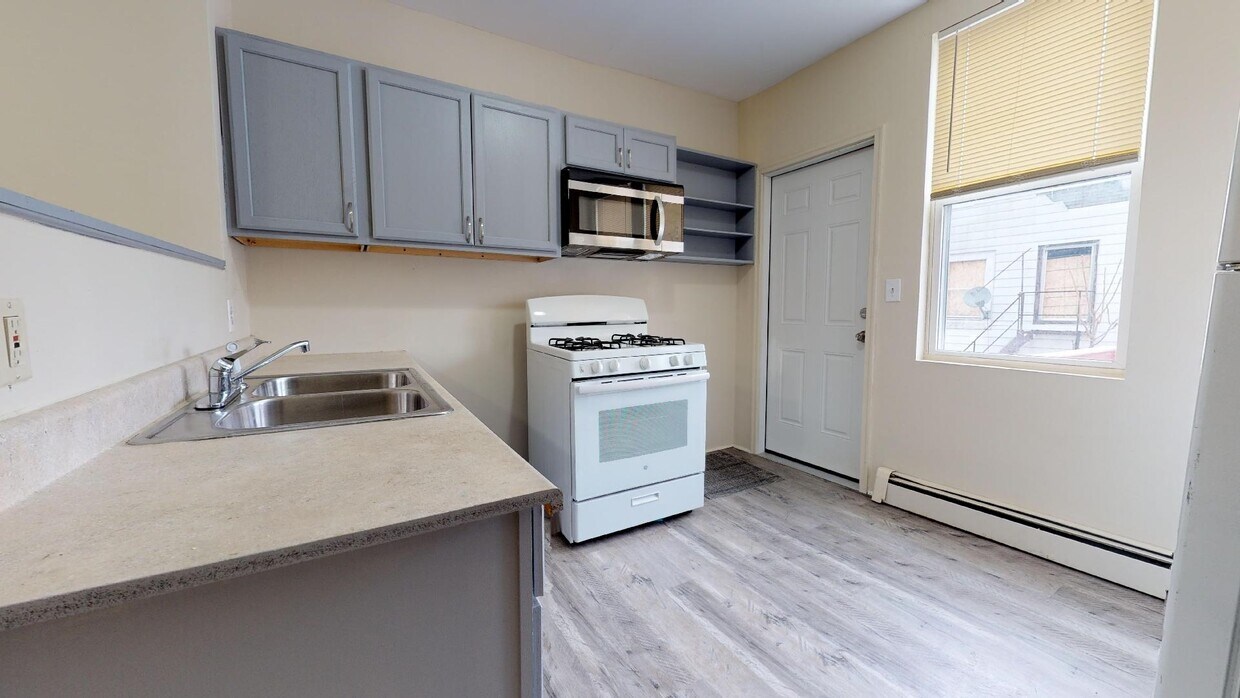 Primary Photo - 65 West St