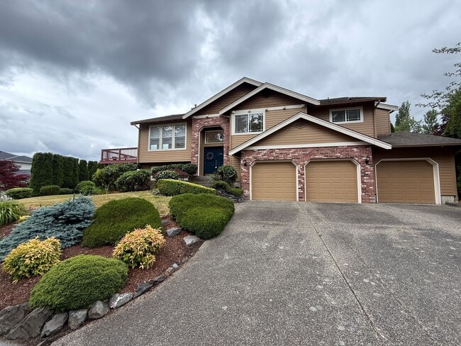 BREATHTAKING VIEW OF SEATTLE, MT RAINIER, ... - BREATHTAKING VIEW OF SEATTLE, MT RAINIER, ... House