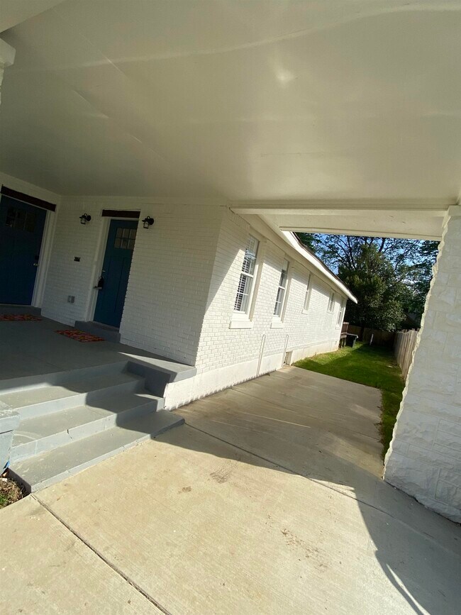 Foto del edificio - 1331 Snowden Ave