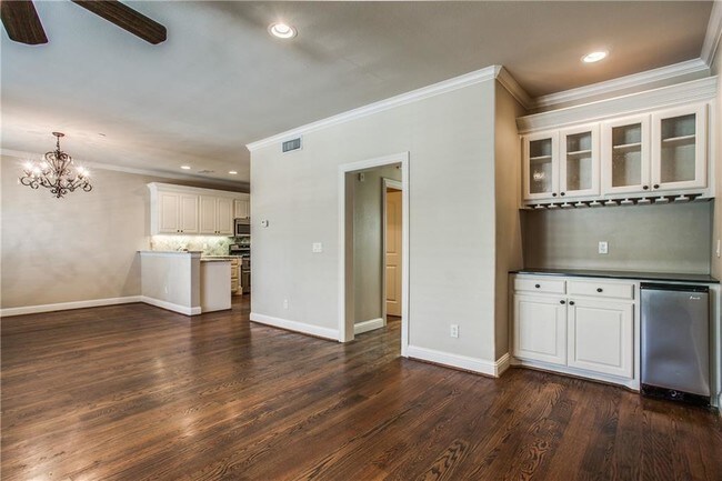 Building Photo - 3421 Normandy Ave