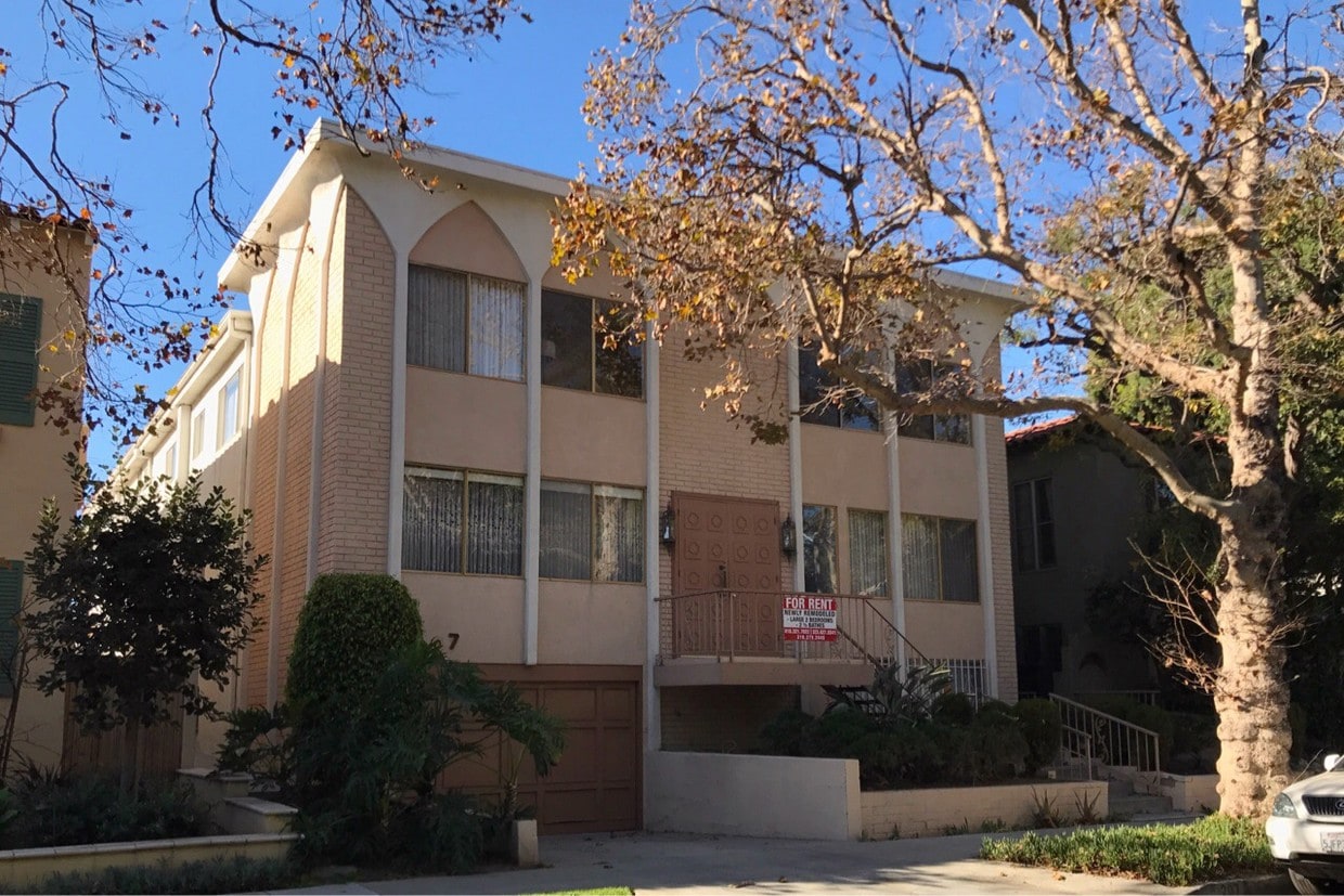 207 N Almont Dr, Beverly Hills, CA 90211 Rentals in Beverly Hills at