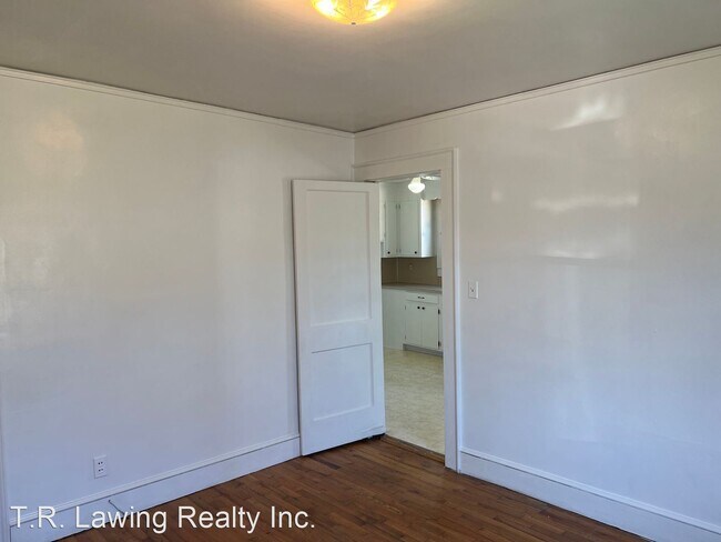 Building Photo - 3 br, 1 bath House - 1805 Kings Road