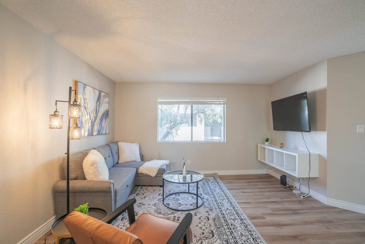 Foto principal - 8550 E McDowell Rd