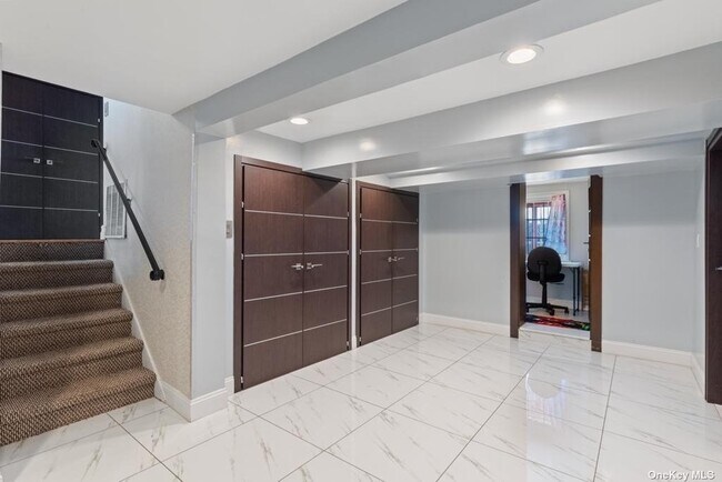 Foto del edificio - 667 Park Ln