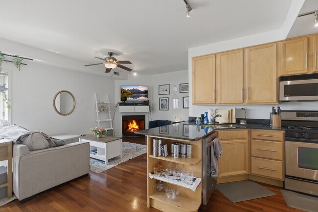 Foto del edificio - 2158 W Grand Ave