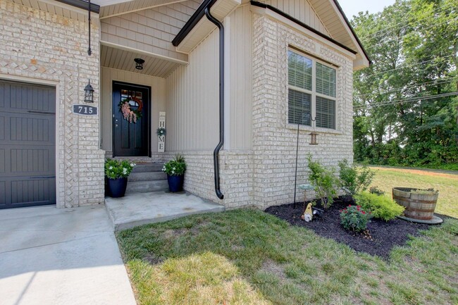 Building Photo - Lovely Home in Clarksville