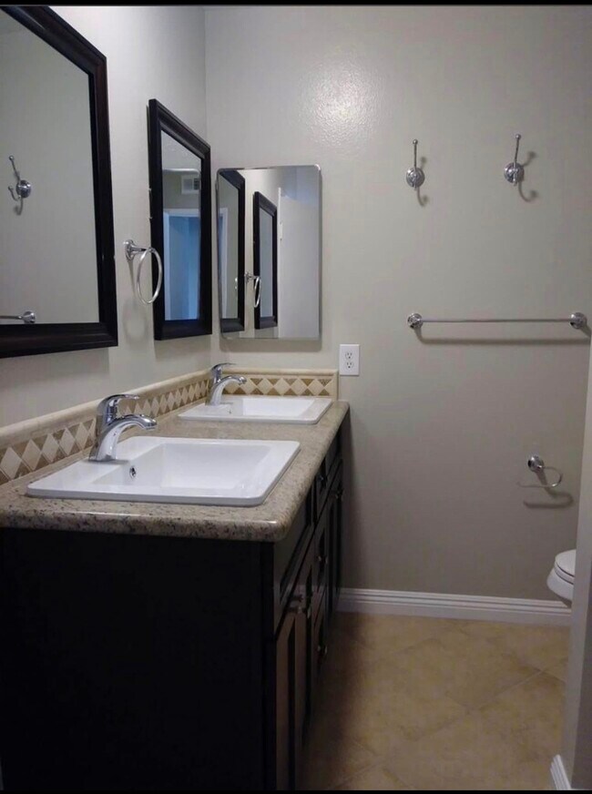 Foto del edificio - 8541 Emerson Cir