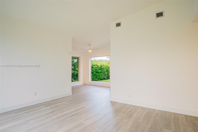 Foto del edificio - 8251 SW 30th St