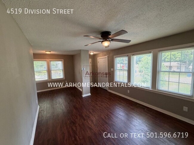Building Photo - 4519 Division St