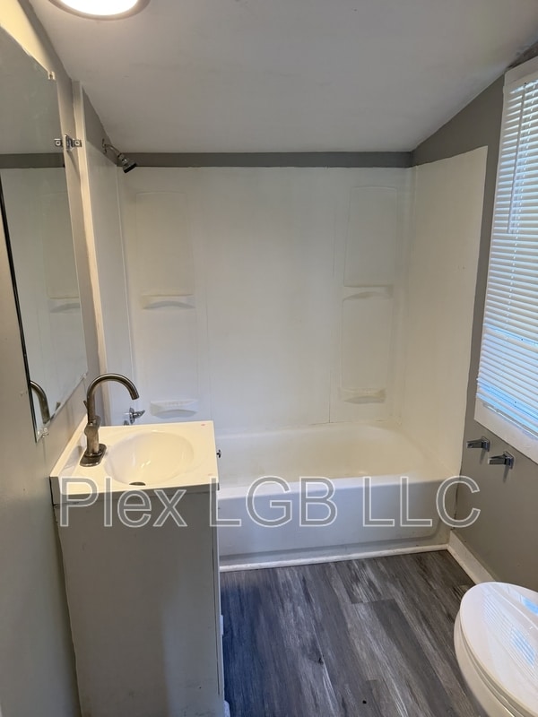 Building Photo - 203 Front St