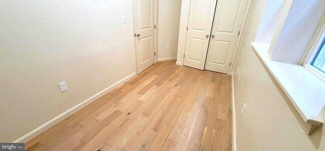 Building Photo - 1219 W Silver St