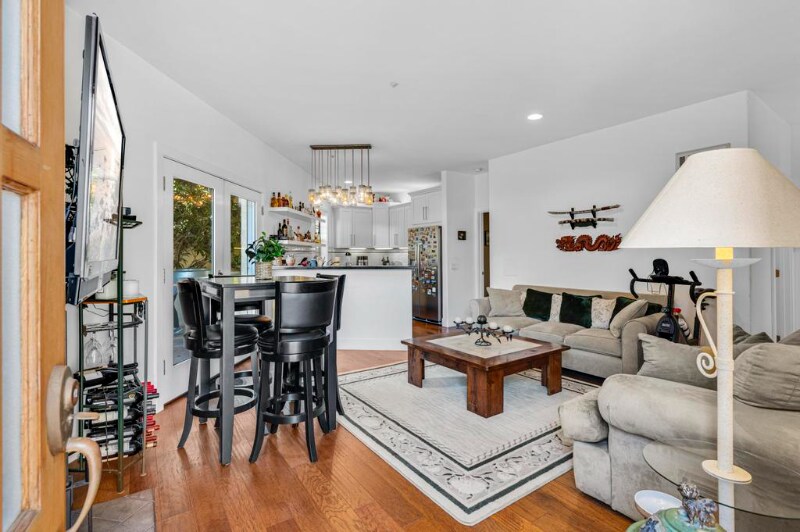 Foto principal - 919 W Lewis St