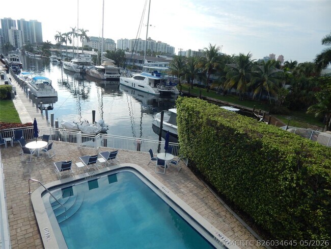Foto del edificio - 3220 Bayview Dr