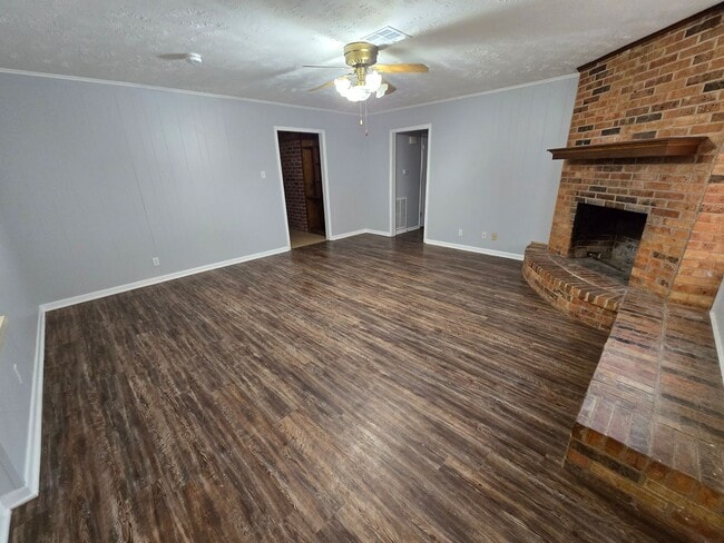 Building Photo - Bryan, 3 Bedroom 2 Bath Home, 2 car garage, large back yard and two fireplaces.