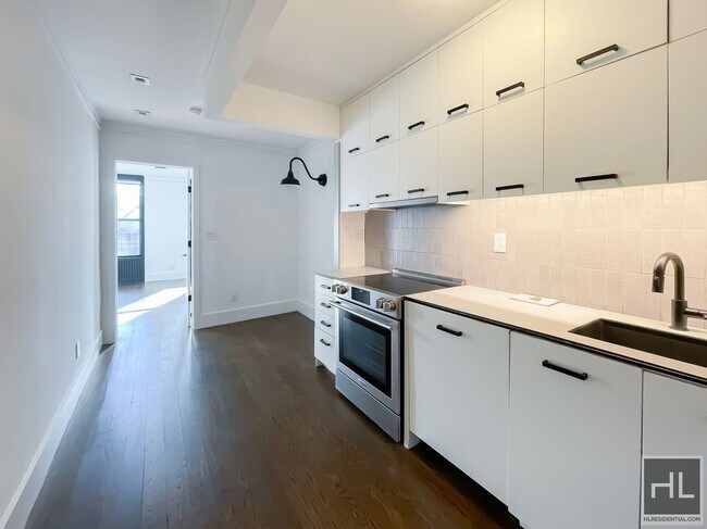 Building Photo - TRUE 2BR + PRIVATE PATIO ?? | LOTS OF LIGHT