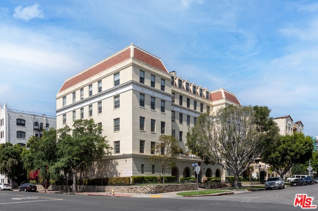 Building Photo - 855 S Serrano Ave