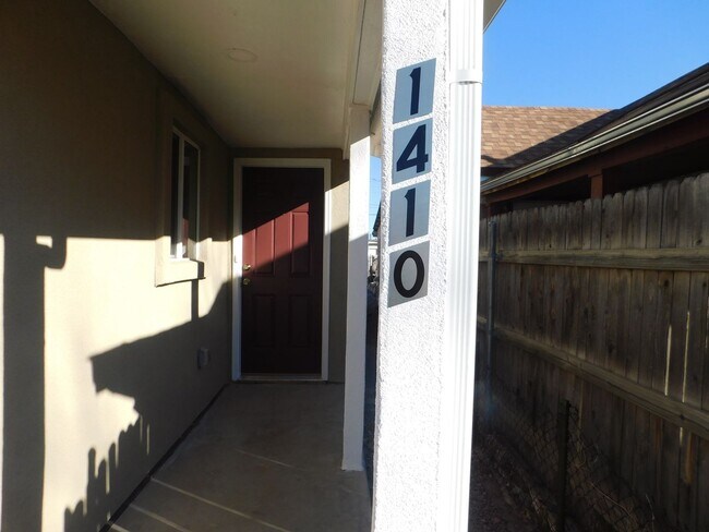 Building Photo - Central Air! Updated 2 Bedroom/1 Bath Rancher - $1,100/$1,650