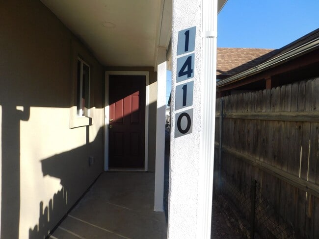 Foto del edificio - Central Air! Updated 2 Bedroom/1 Bath Rancher - $1,100/$1,650