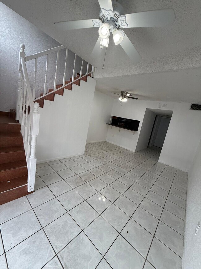 Foto del edificio - 1305 W 46th St