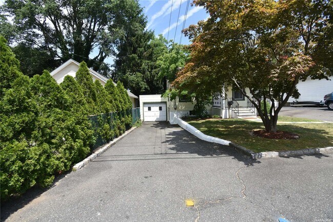 Building Photo - 40 Hemlock Ave