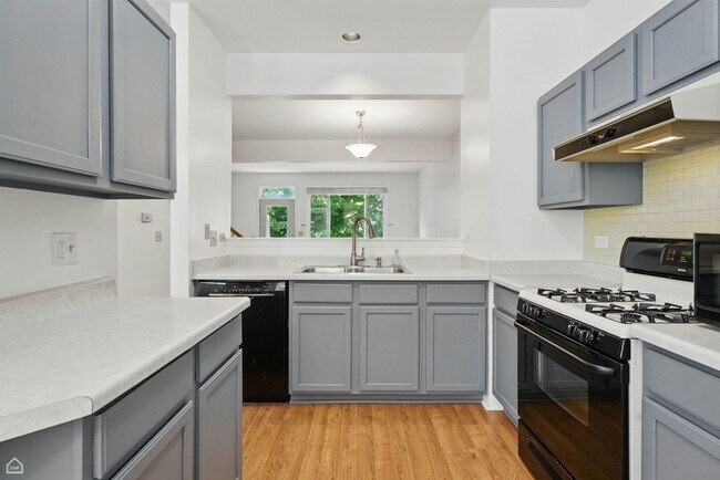 Foto del edificio - 2052 Waverly Ln