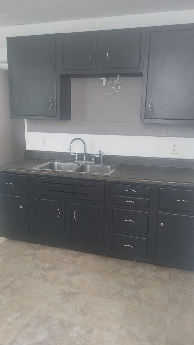 Building Photo - 1608 Poplar St