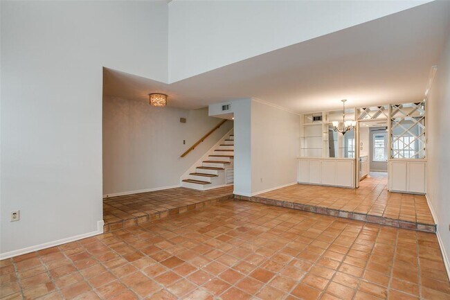 Building Photo - 8934 Chatsworth Dr