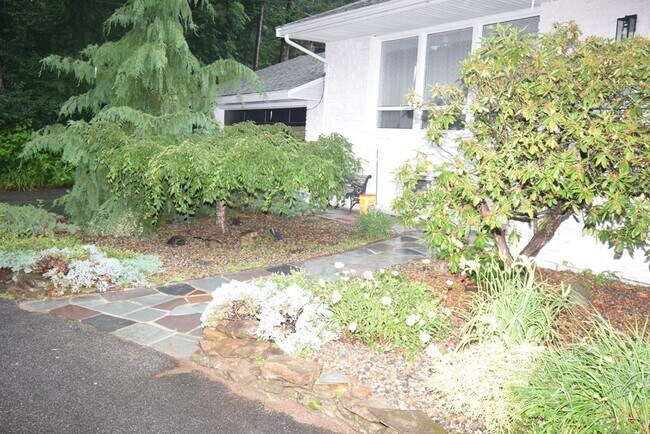 Foto del edificio - 34 Wildewood Dr