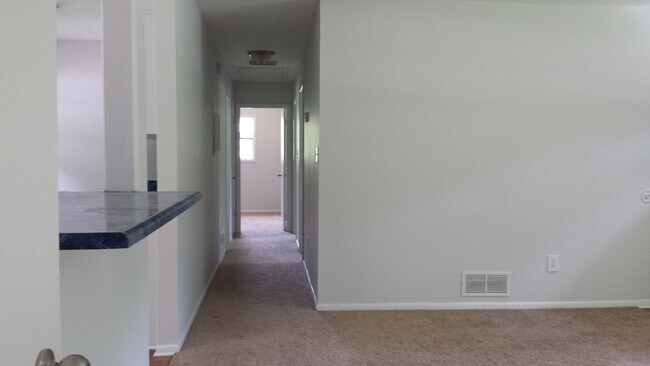 Building Photo - 2410 Sherwood Pl SW