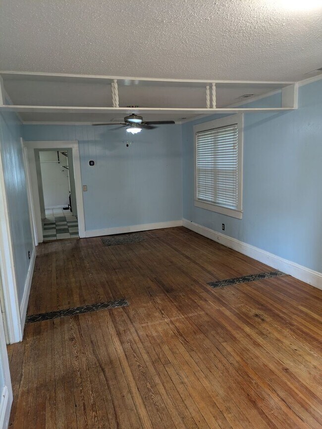 Foto del edificio - 3bd/1ba Cottage on private street with a s...