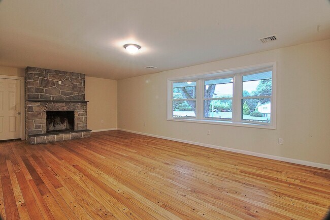 Foto del edificio - 1490 Chestnut Hill Rd