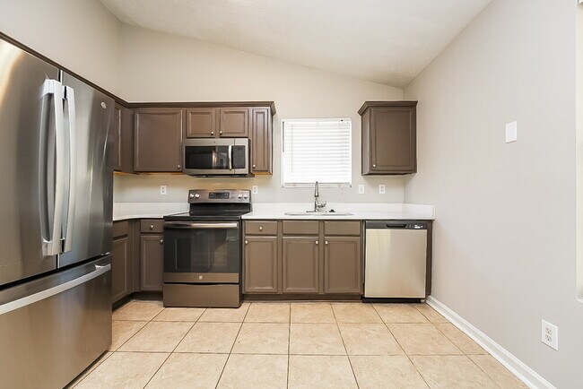 Building Photo - 832 Tradd Ct