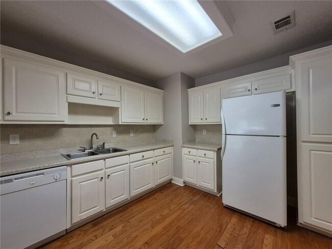 Foto del edificio - 3232 Glenloch Pl