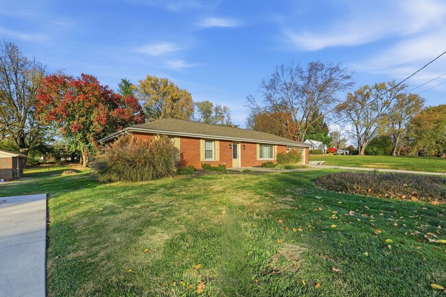 Photo - Large Ranch on Cul-de-sac House