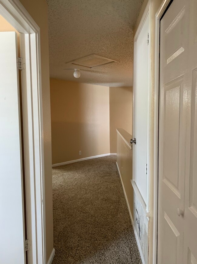 Building Photo - 3753 Candlebluff Dr