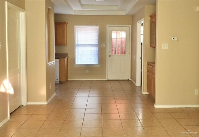 Building Photo - 7 West Dr